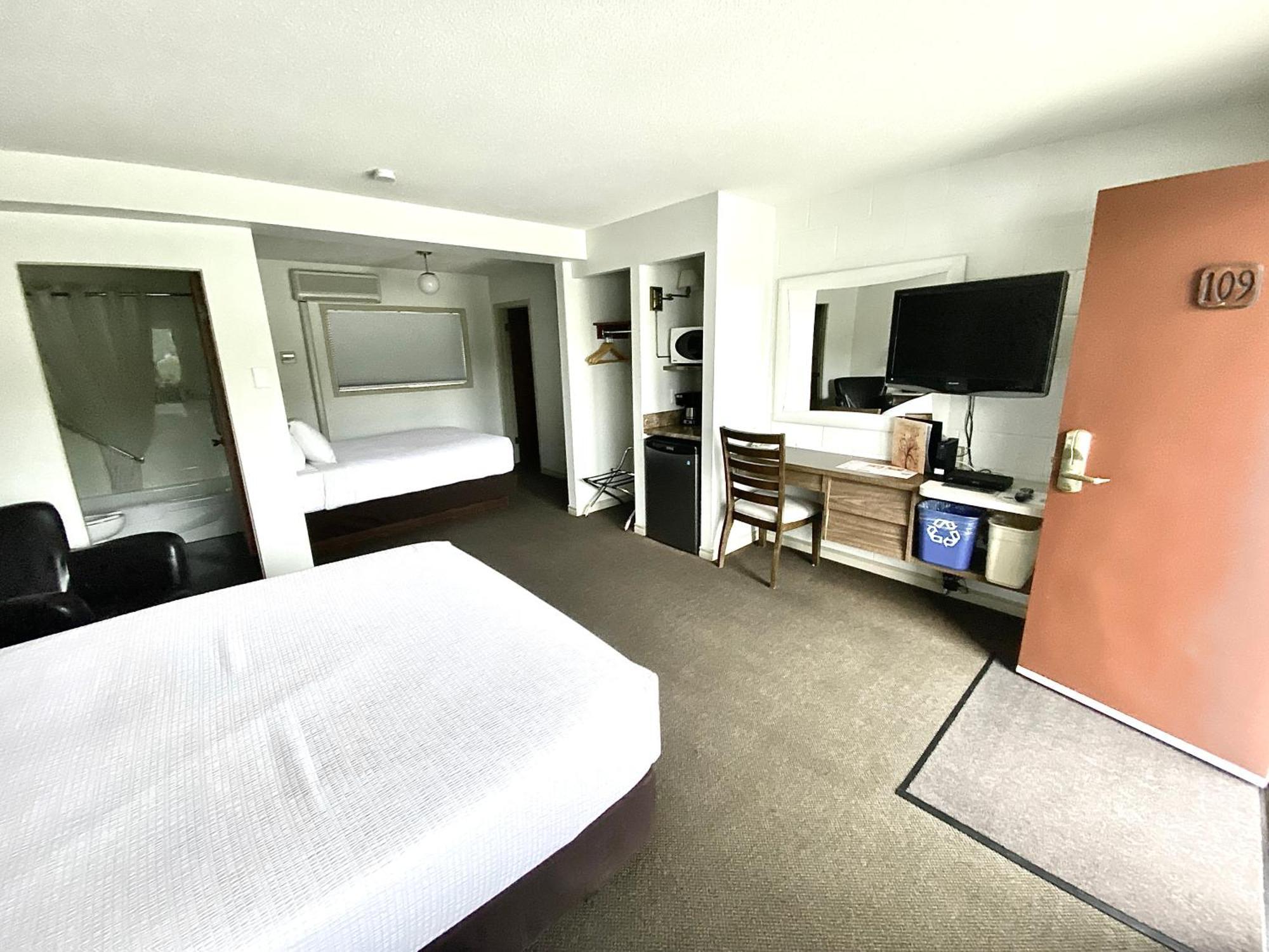 Arbutus Grove Motel Parksville Bagian luar foto
