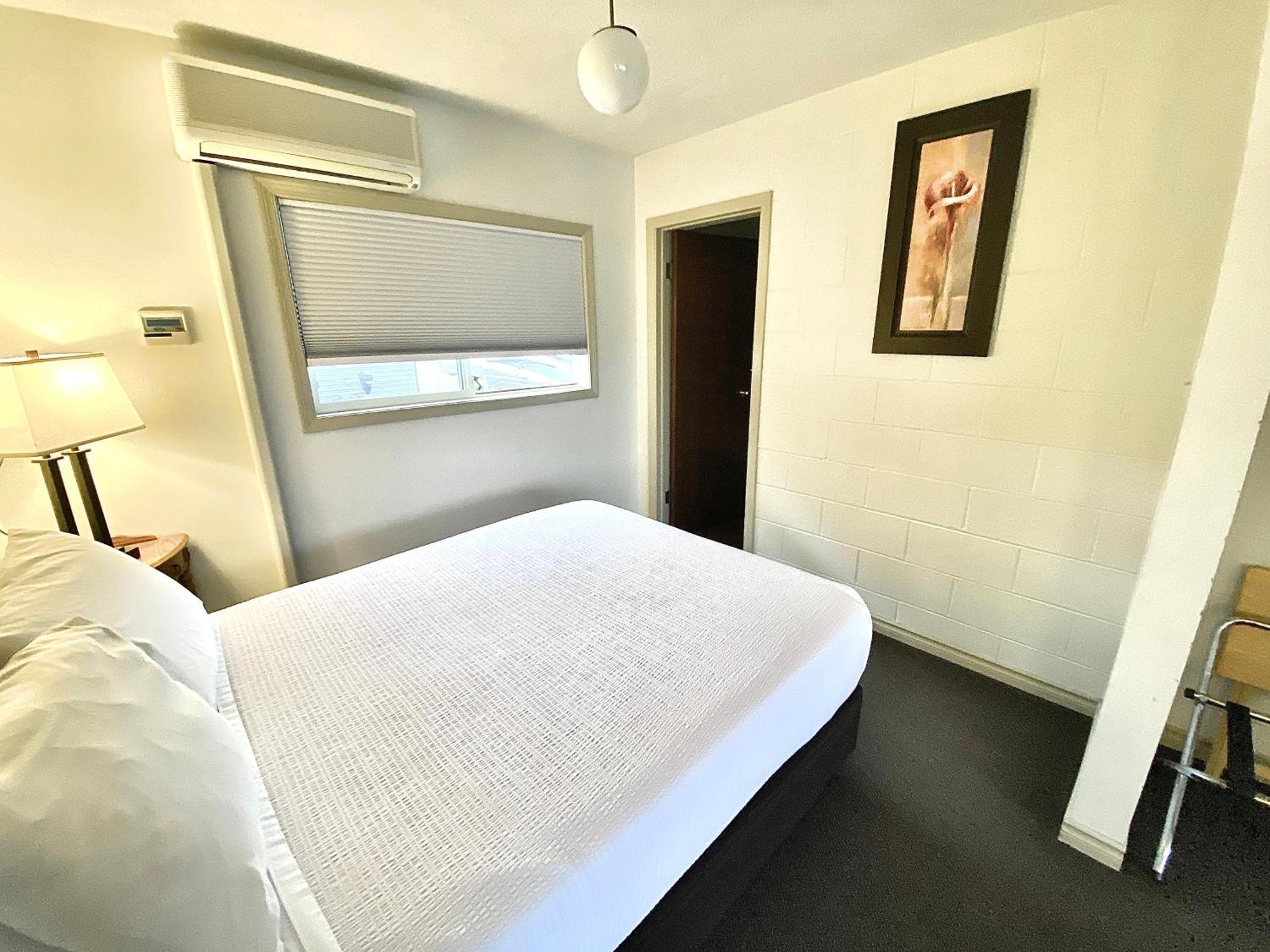 Arbutus Grove Motel Parksville Bagian luar foto