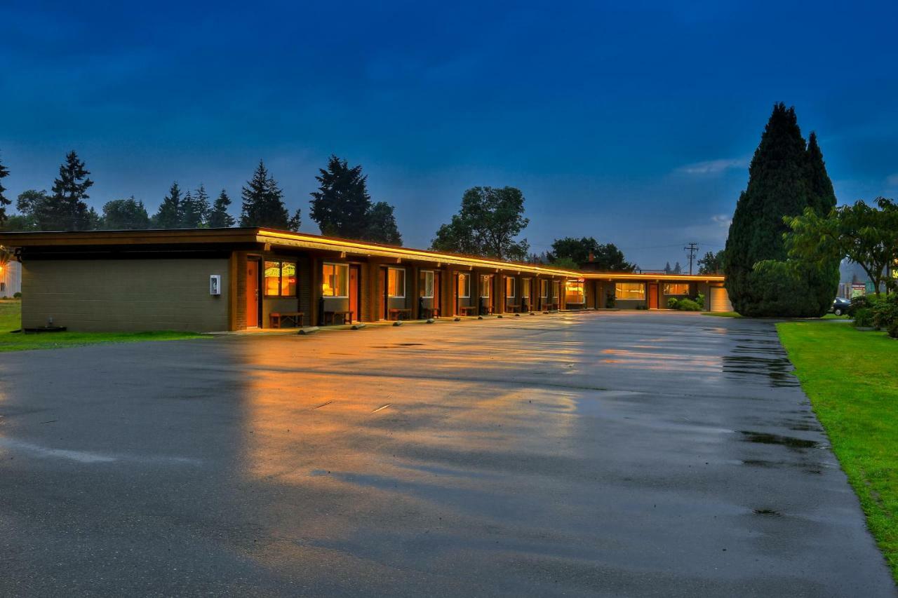 Arbutus Grove Motel Parksville Bagian luar foto