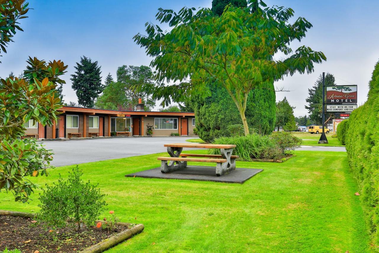 Arbutus Grove Motel Parksville Bagian luar foto