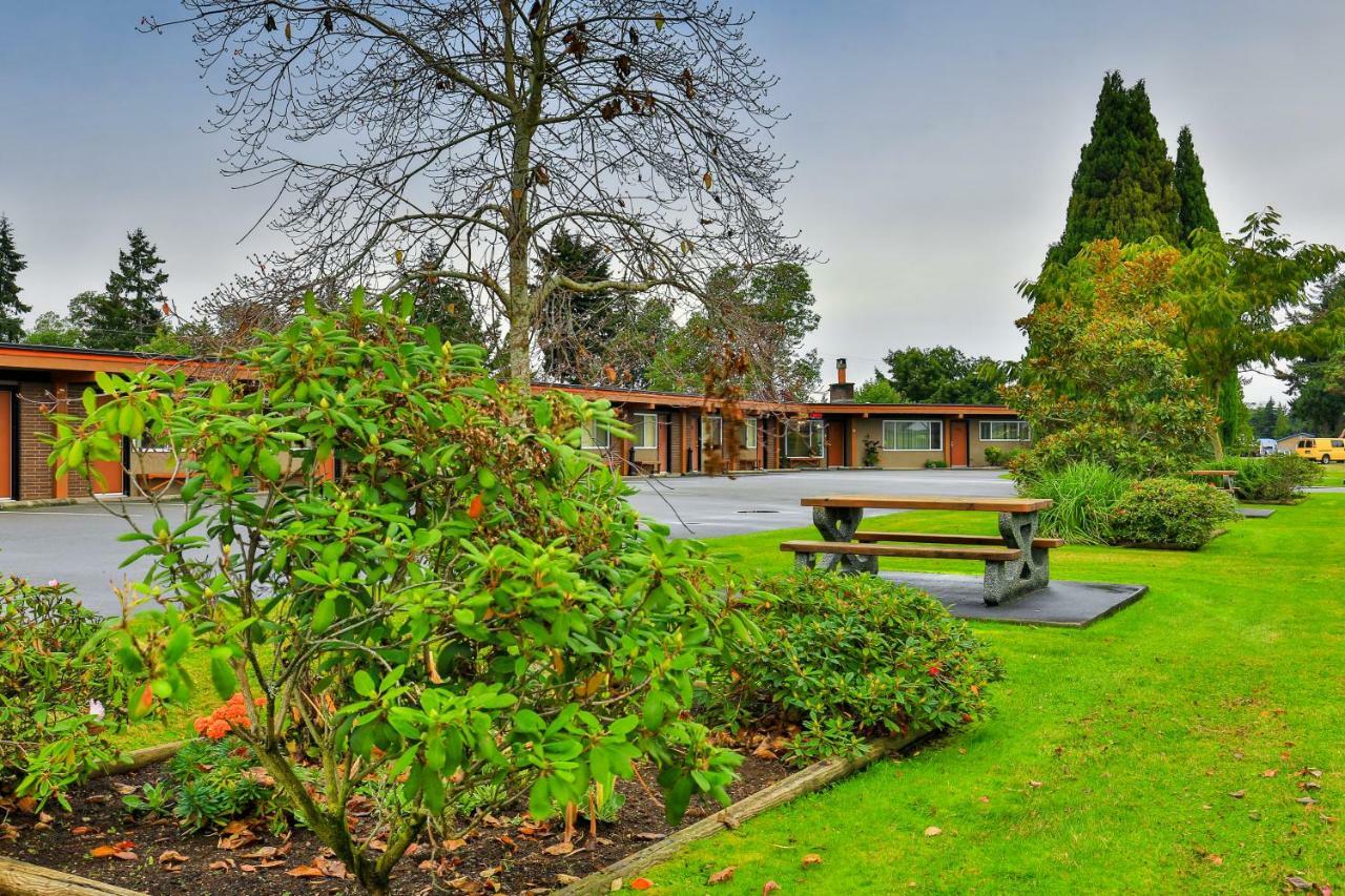 Arbutus Grove Motel Parksville Bagian luar foto