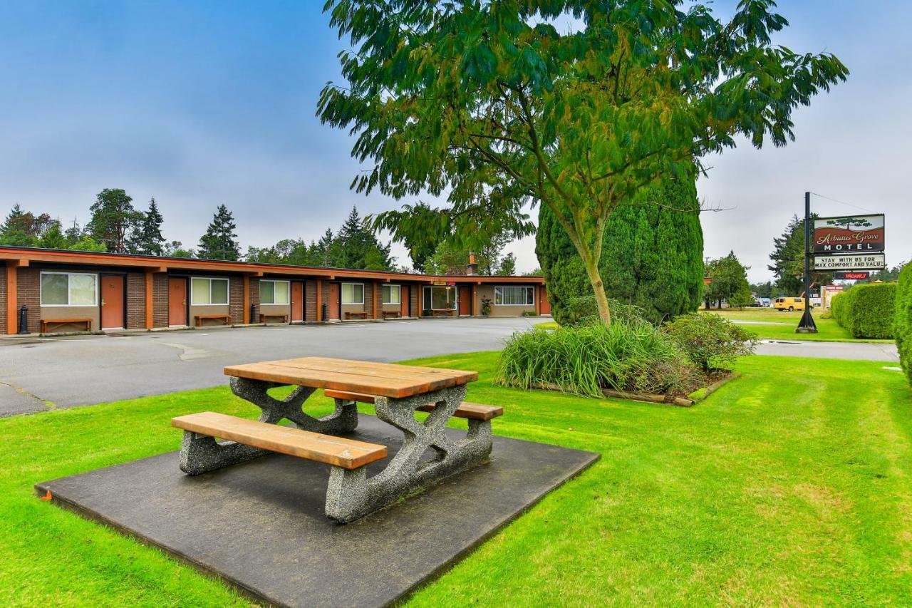 Arbutus Grove Motel Parksville Bagian luar foto